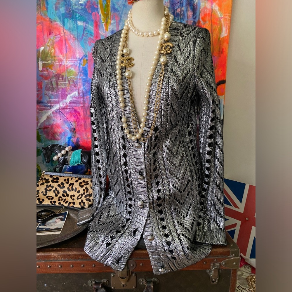 Must have STUNNING Silver Metallic over Black Tunic Designer Sweater NWT M-L 🖤
